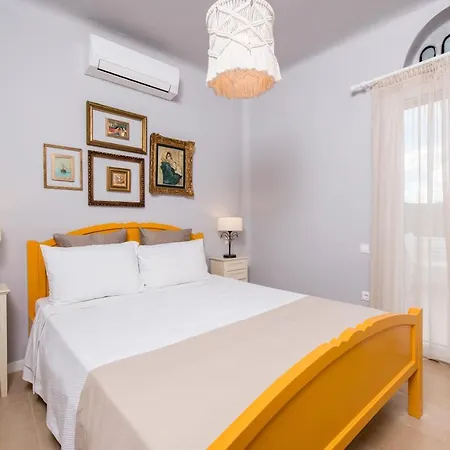 アパート Pirgos Pánormos